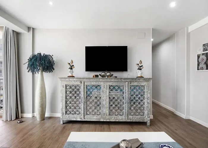 Cozy Room In Stylish Flat Just Steps From The Beach