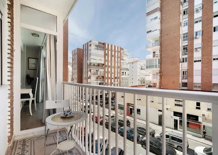 Cozy Room In Stylish Flat Just Steps From The Beach