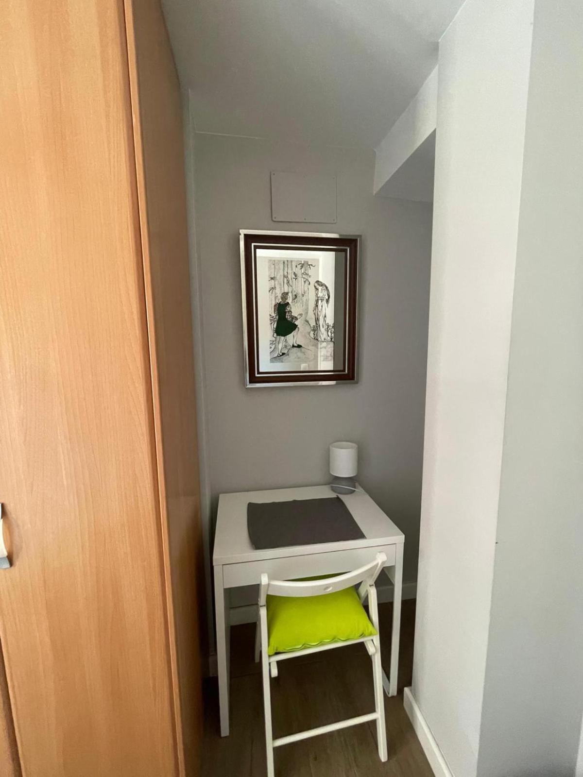 Homestay Cozy In Stylish Flat Just Steps From The *