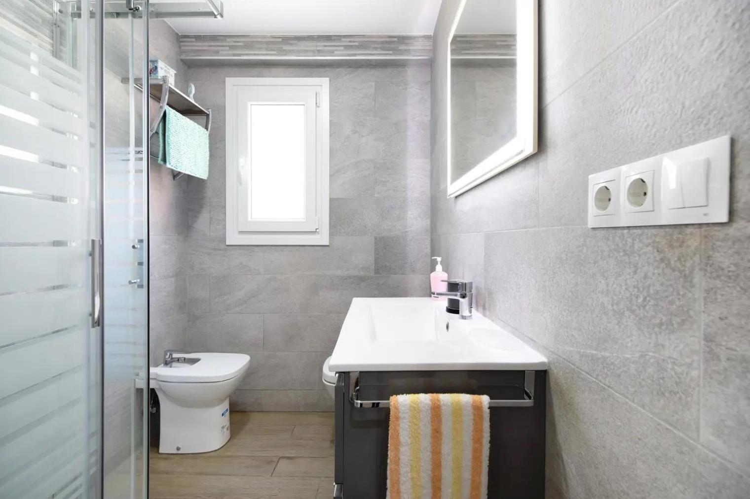 Cozy In Stylish Flat Just Steps From The Homestay