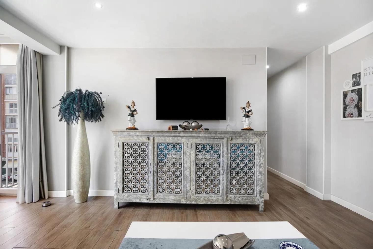 Homestay Cozy In Stylish Flat Just Steps From The