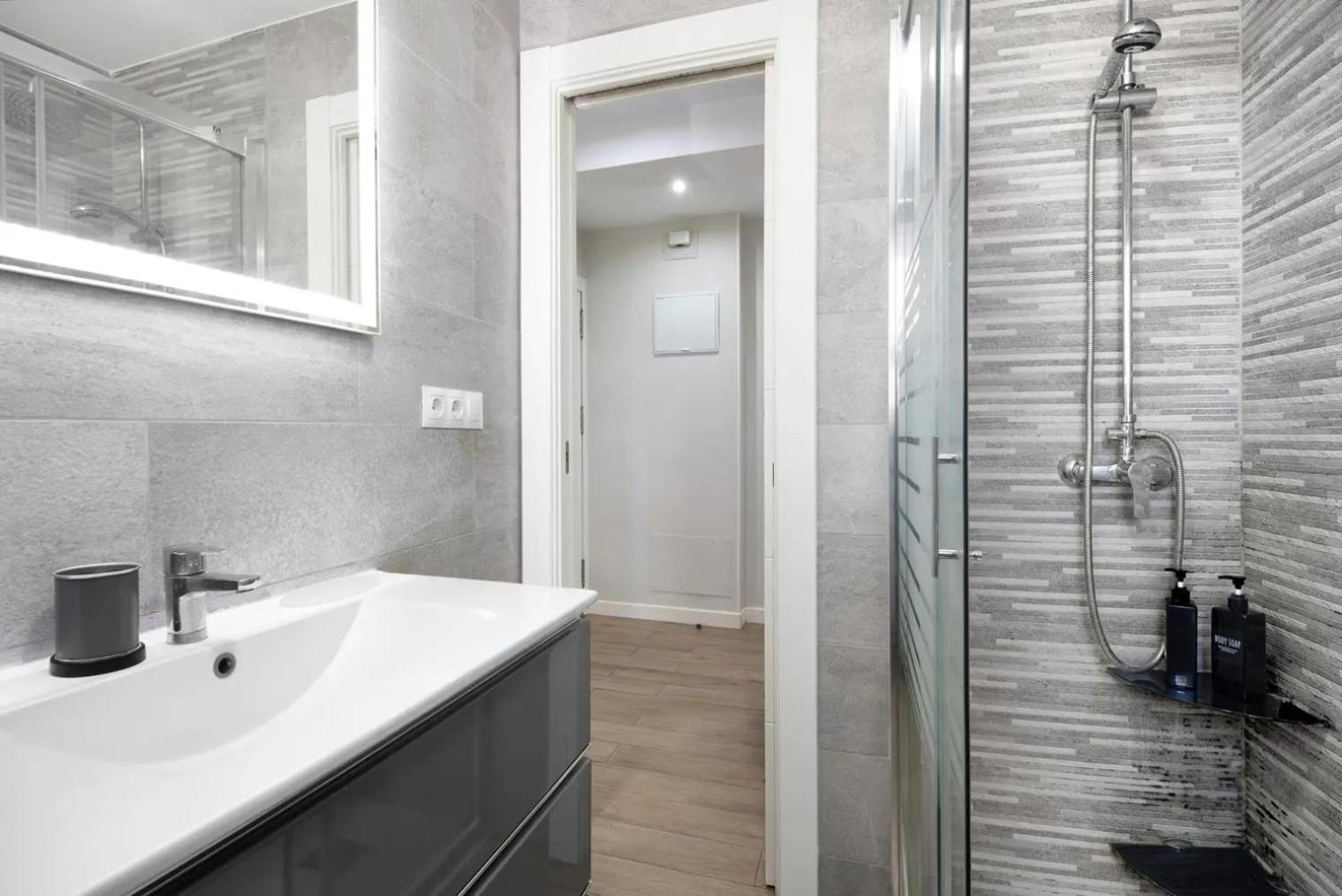 Homestay Cozy In Stylish Flat Just Steps From The *