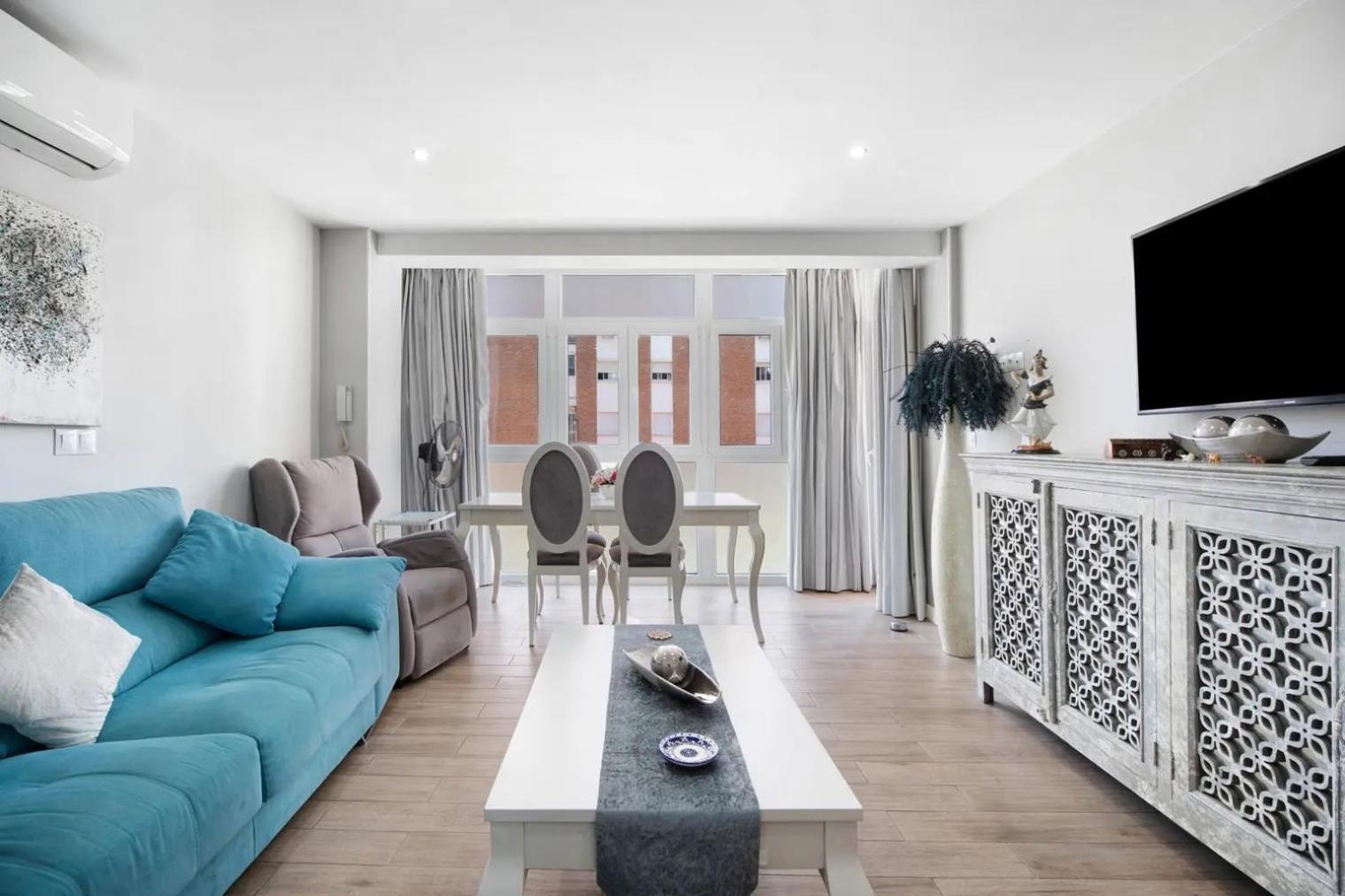 Homestay Cozy In Stylish Flat Just Steps From The
