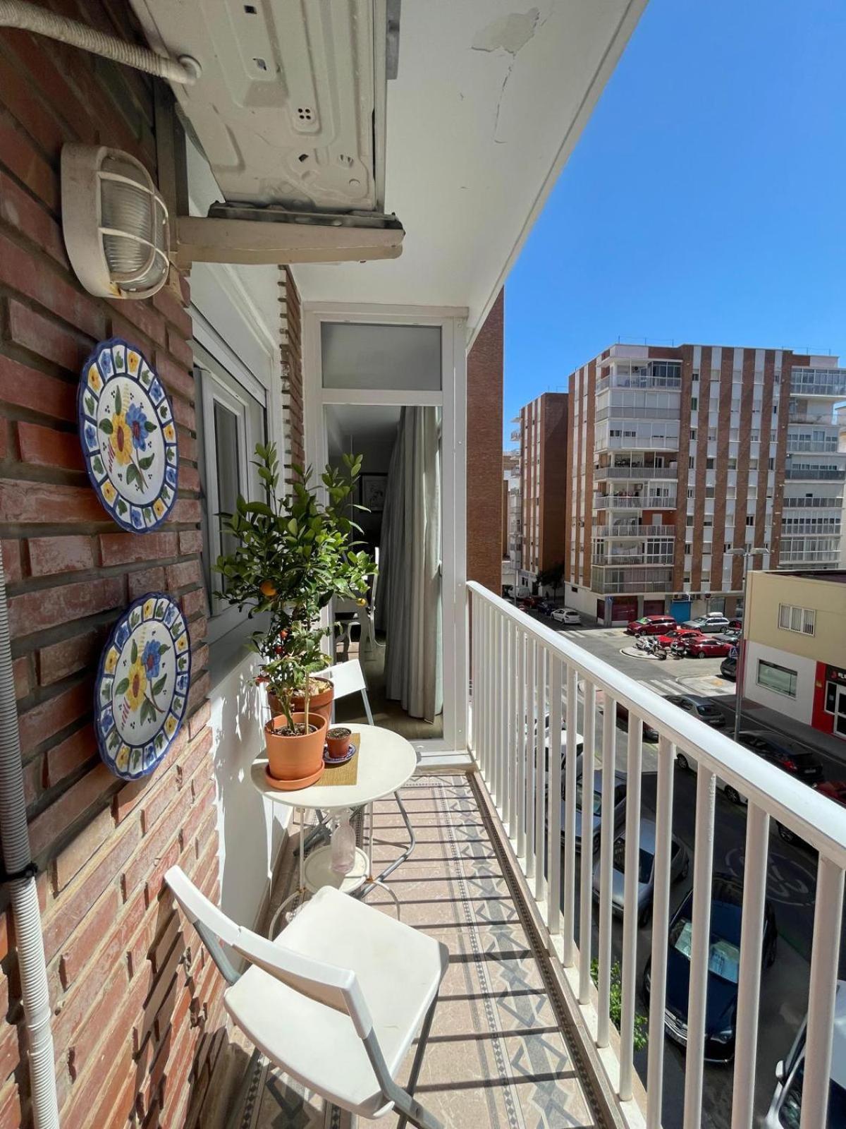 Cozy In Stylish Flat Just Steps From The Allotjament en família