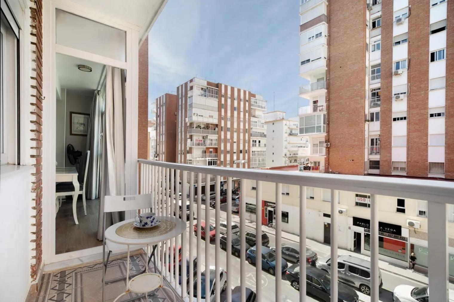 Cozy In Stylish Flat Just Steps From The Allotjament en família *