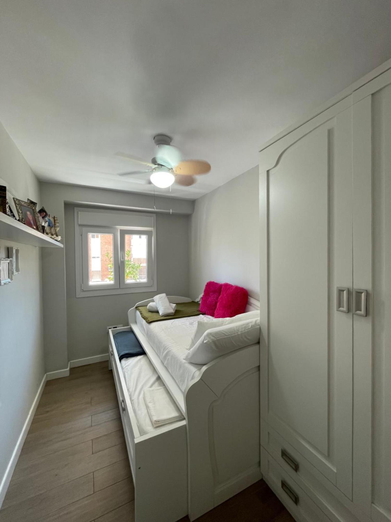 Cozy In Stylish Flat Just Steps From The Allotjament en família Cadis