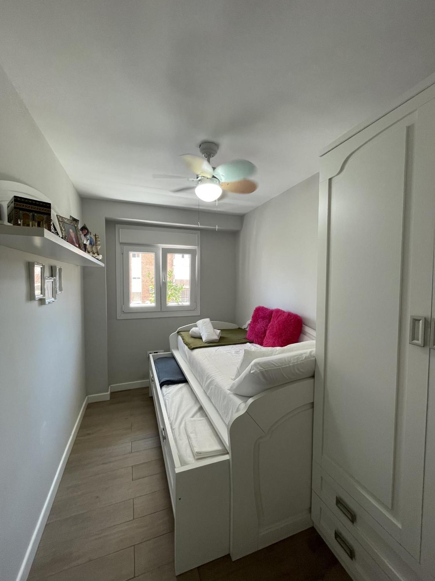 Cozy In Stylish Flat Just Steps From The Homestay Cadiz